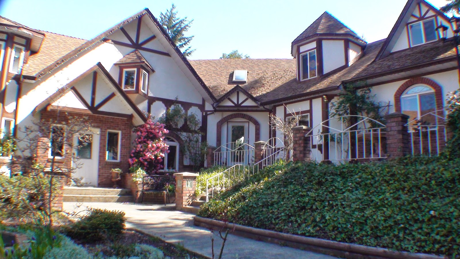 Little Mountain Manor News