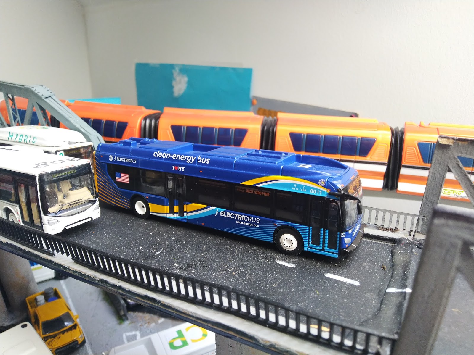 CarPro Transport MTA NYC Buses diorama 1/87