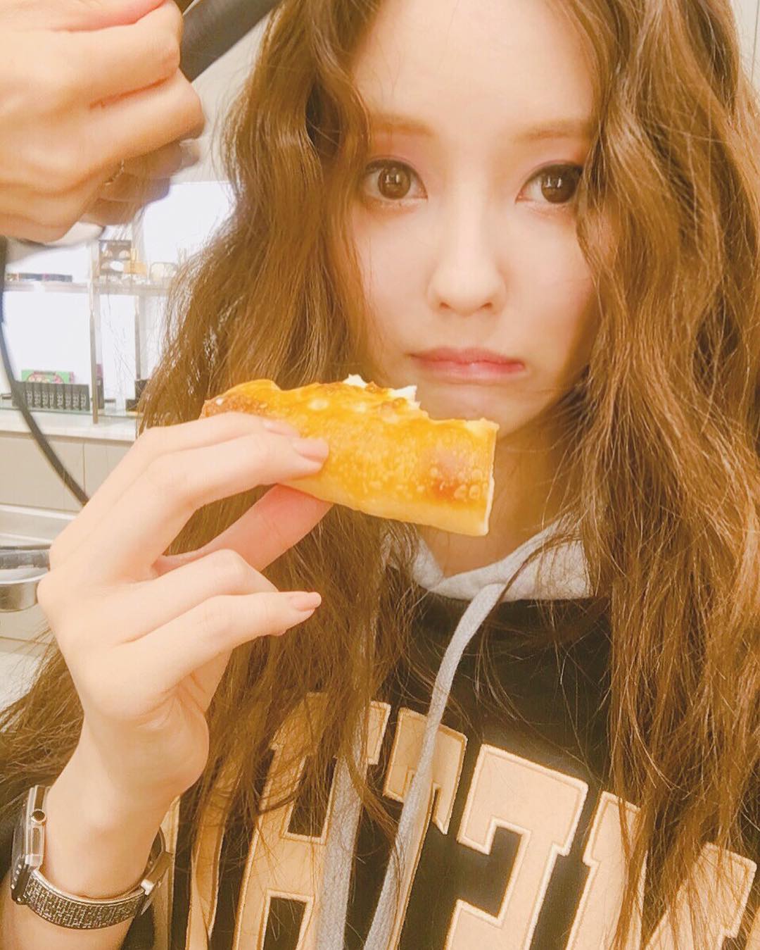 Pizza time with Tara�s HyoMin! Tara World