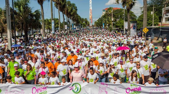 Caminantes por la Vida un mar de pasos por la lucha contra el cáncer