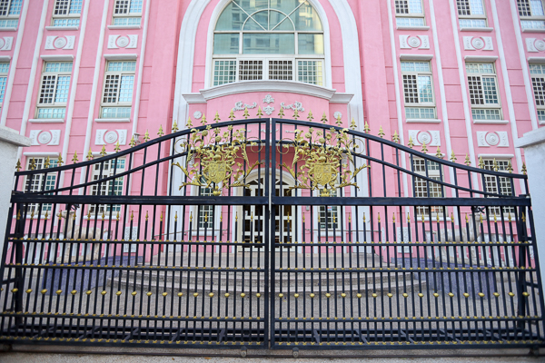 台中南屯鹿鳴村幼兒園超夢幻粉紅歐式宮廷城堡，熱門網美拍照景點