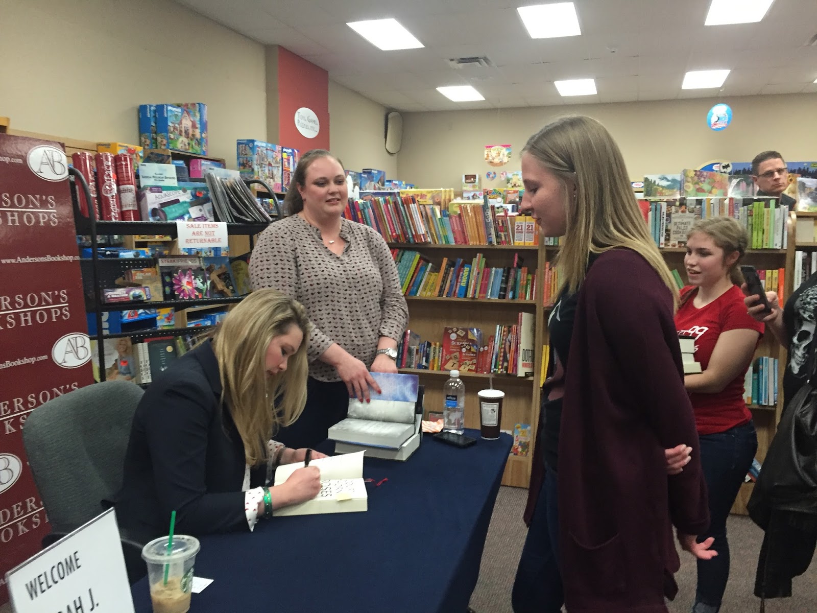 Ohana Reads Book Signing Sarah J. Maas
