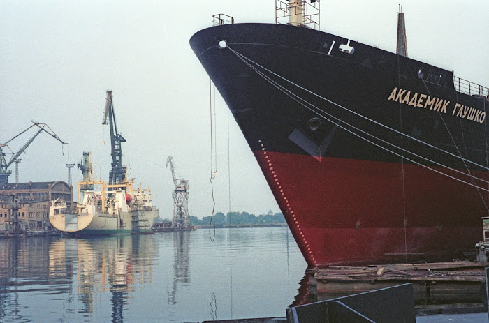 Gdansk, chantiers navals, Stocznia Gdanska, Academik Glouchko, © L. Gigout, 1990