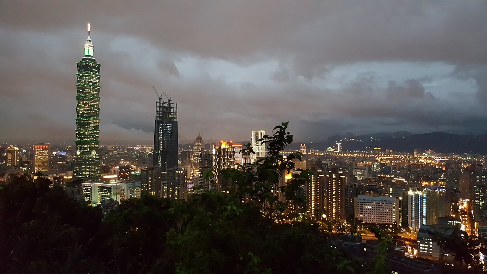 Happy Pill: Elephant Mountain or Nangang District Hiking Trail