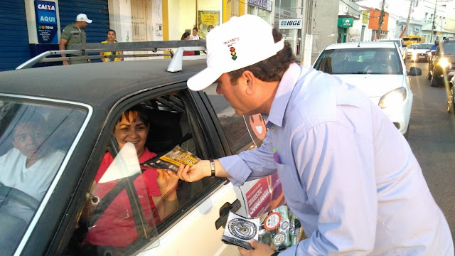 Jacobina: Blitz educativa do SMTT orienta motoristas sobre uso do cinto de segurança