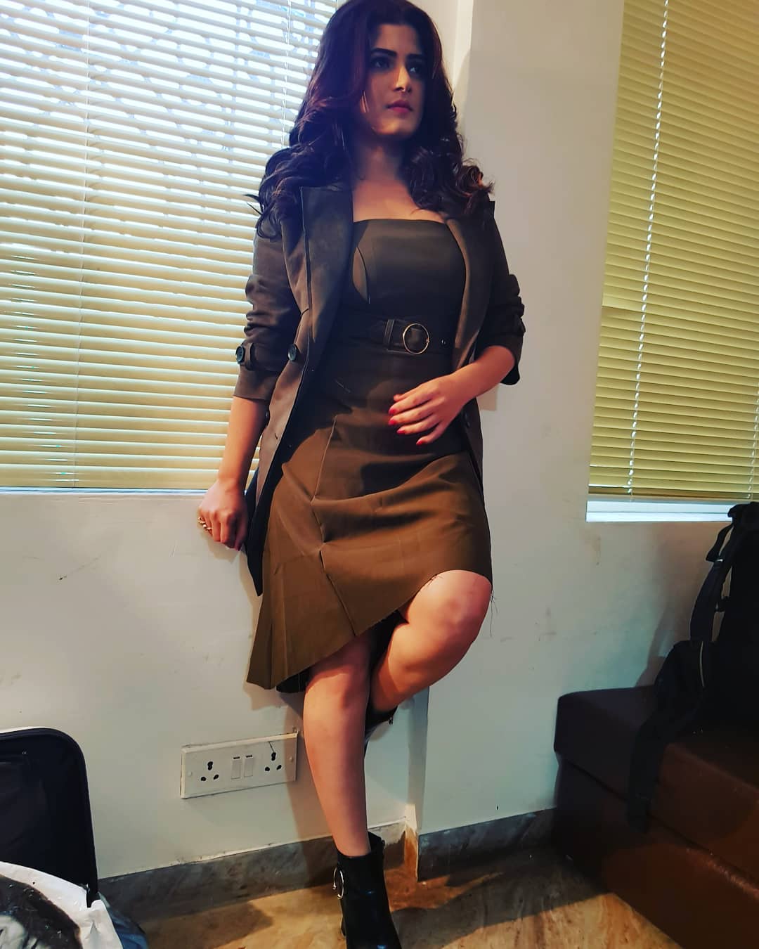 Srabanti Sexi Srabanti Chatterjee Sexy In Black Dress Veethi See