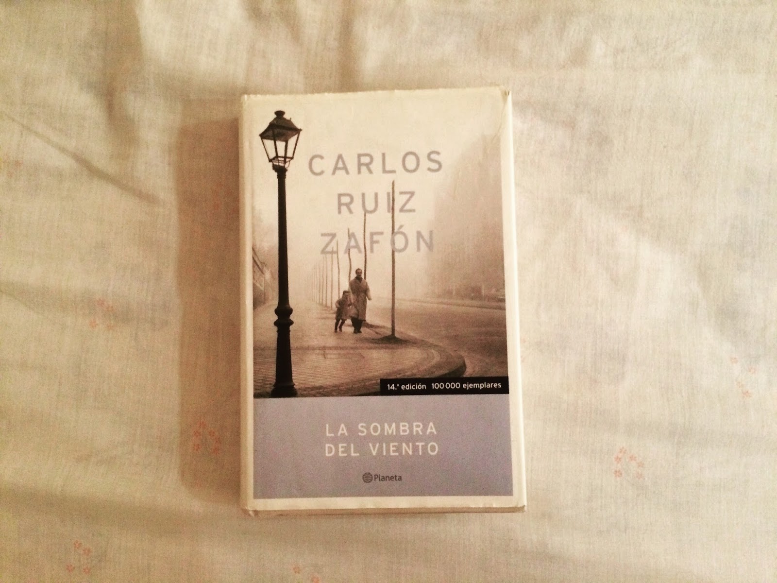Reseña: La sombra del viento - Carlos Ruiz Zafón - Volando Entre Páginas Reseña: La sombra del viento - Carlos Ruiz Zafón - Volando Entre Páginas