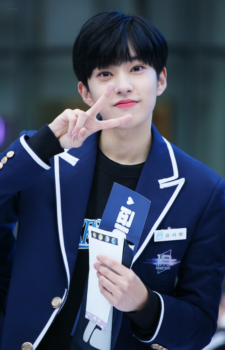 귀여운 얼굴에 반전 복근을 가지고 있는 신인 남돌들.jpgif | 인스티즈