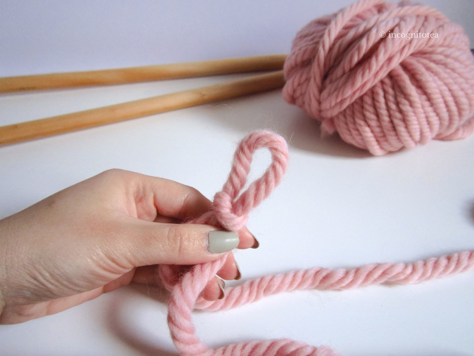 Knitting Basics How to make a slip knot