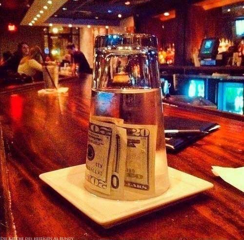 Trinkgeld geben lustige genervte Bilder - Eine milde Gabe