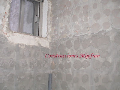 CONSTRUCCIONES MIJOFRAN S.L.: REFORMA DE UN CUARTO DE BAÑO. SUSTITUCIÓN