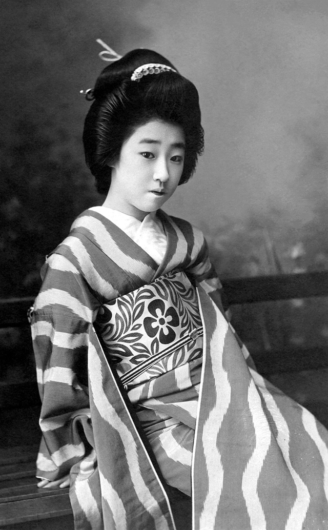Shimada Hairstyle: The Lovely Traditional Hairdo of Japanese Women