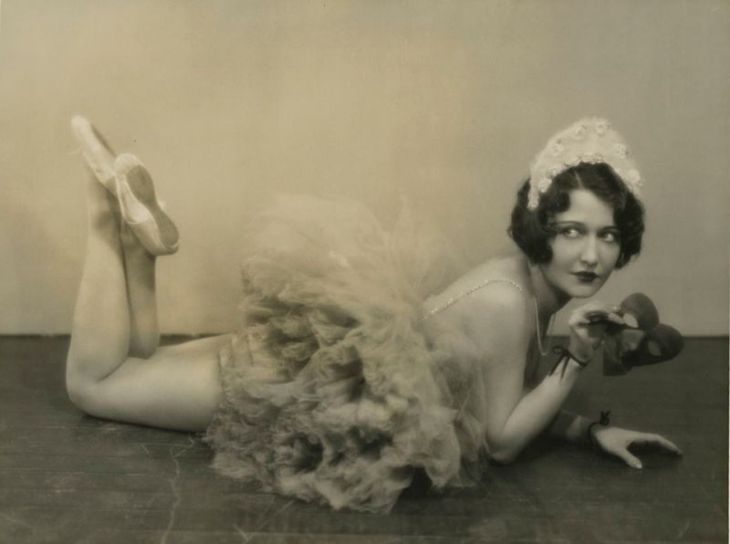 45 Beautiful Photos of Dorothy Sebastian in the 1920s and '30s.