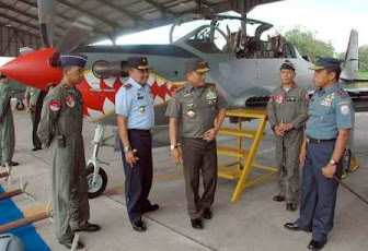 Panglima TNI Bertandang ke Lanud Abd. Saleh untuk Melihat Pesawat Tempur Super Tucano
