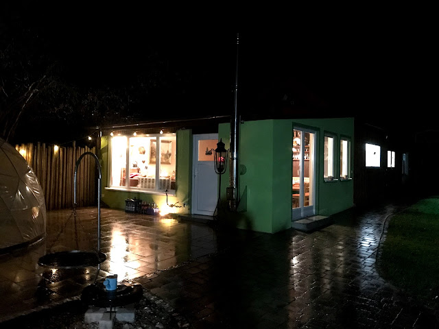 Unser Partyraum "Hüttenzauber"im Garten, festlich erleuchtet Unser Partyraum "Hüttenzauber"im Garten, festlich erleuchtet