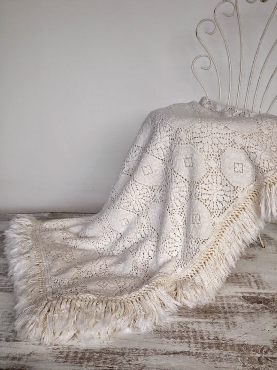 Still Stunning Vintage Resale Vintage Quaker Bedspread/ Knit Bed Cover