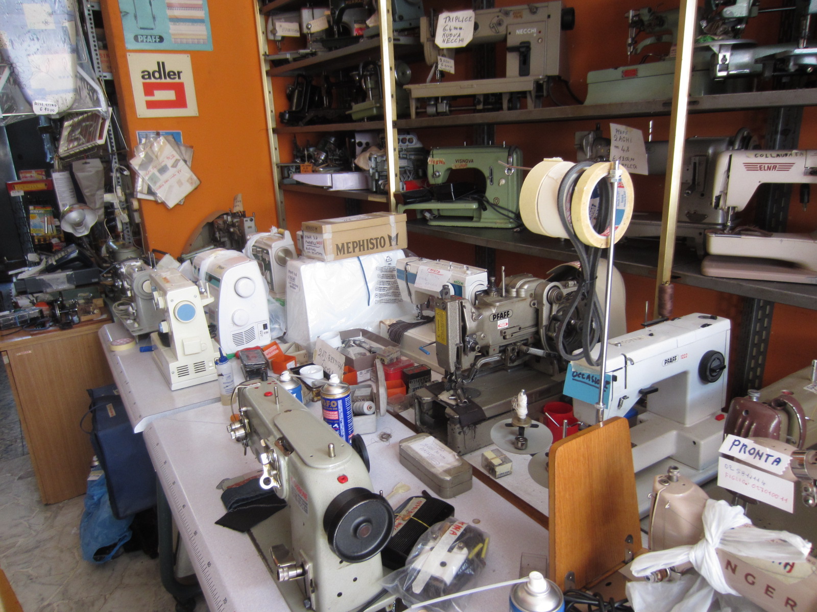 Retro Tech Geneva: Sunday Sewing Machines - Visiting A Milanese Repair Shop