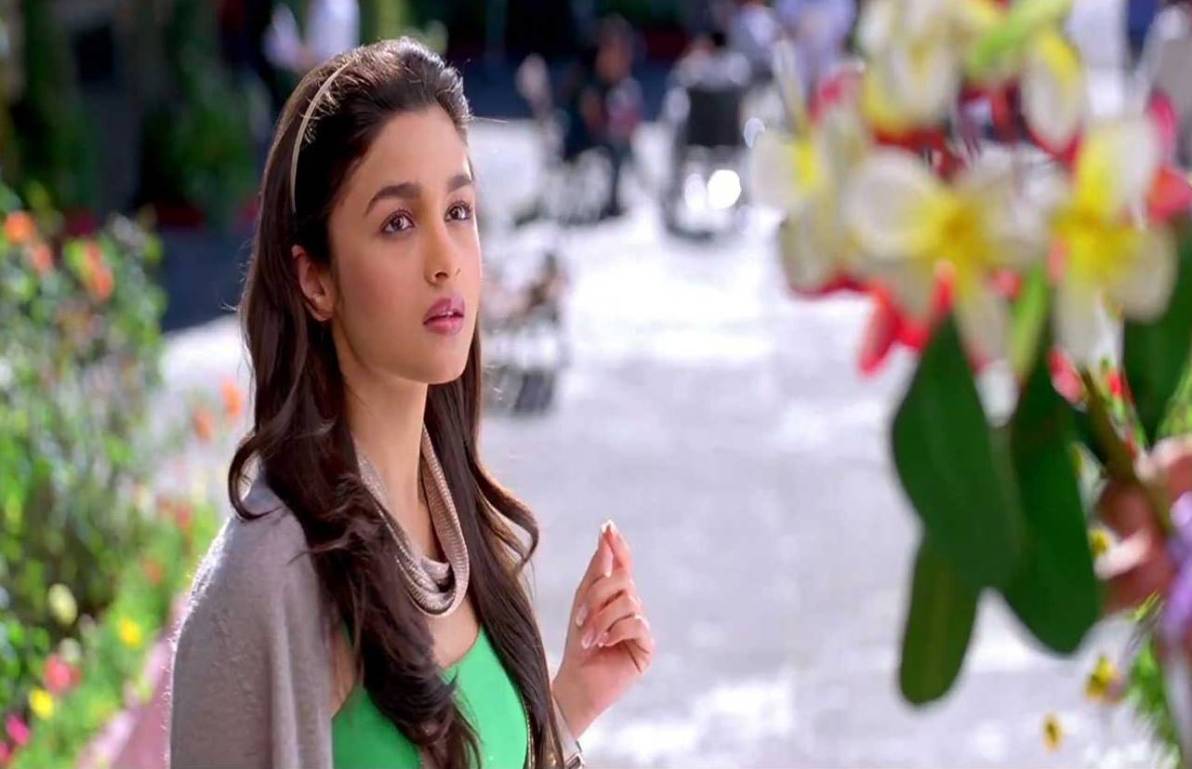 http://1.bp.blogspot.com/-xfm3VBJPQdc/UIeNbAO6lrI/AAAAAAAAALU/sM0vOl_shp8/s1600/alia-bhatt-in-ishq-wala-love-song-1.jpg