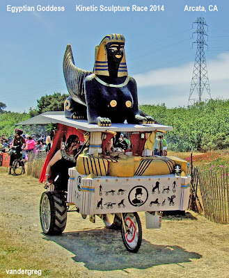 Kinetic Sculpture Race in Arcata, California 2014 - gvan42