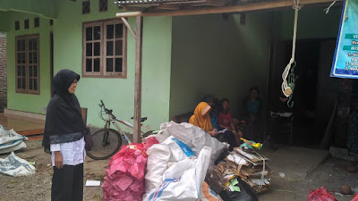 Aktivitas Rutin Warga Tersidilor, Menimbang Sampah Setiap Satu Bulan