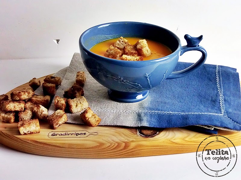 creme de cenoura com croutons de canela