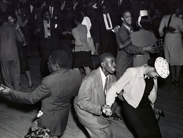 30 Fascinating Vintage Photos Capture Everyday Life in Harlem in the ...