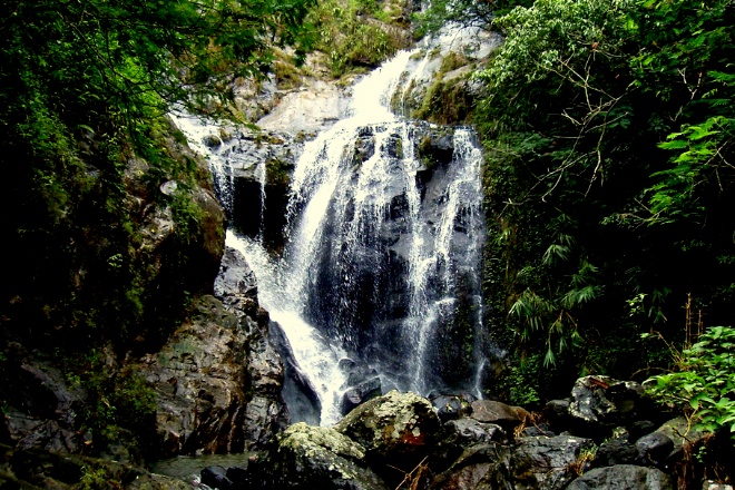 3 Tempat Wisata Air Terjun yang Paling Hits di Bone
