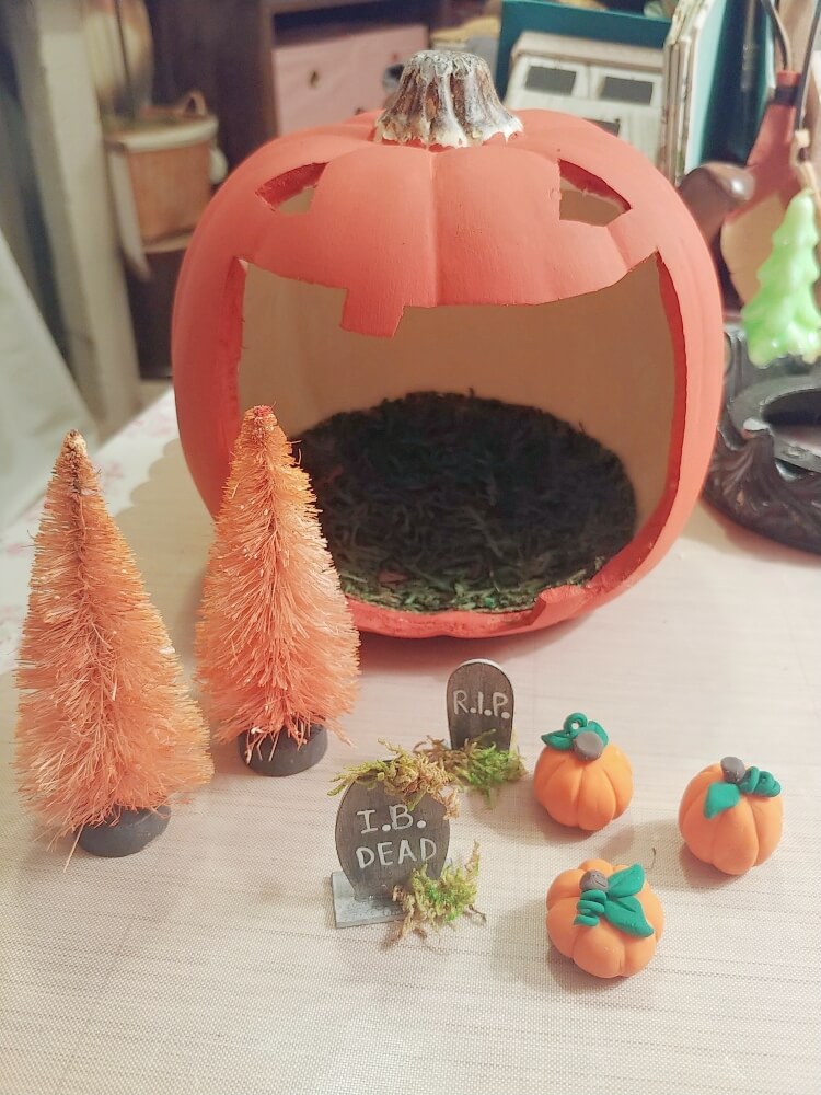DIY Pumpkin Diorama