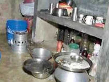 Thief cooks and eats, flees with loot in Kolkata, Kolkota, News, Local-News, Robbery, Police, Humor, Food, Gold, National