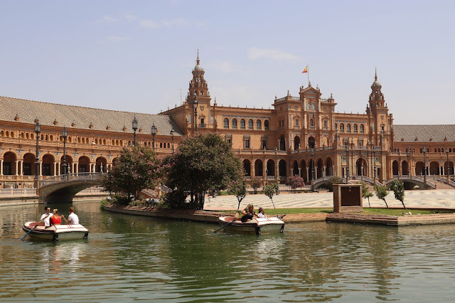 Travel Guide to Seville