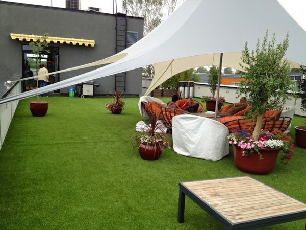Artificial grass for a balcony, terrace or garden &#8211; great examples!