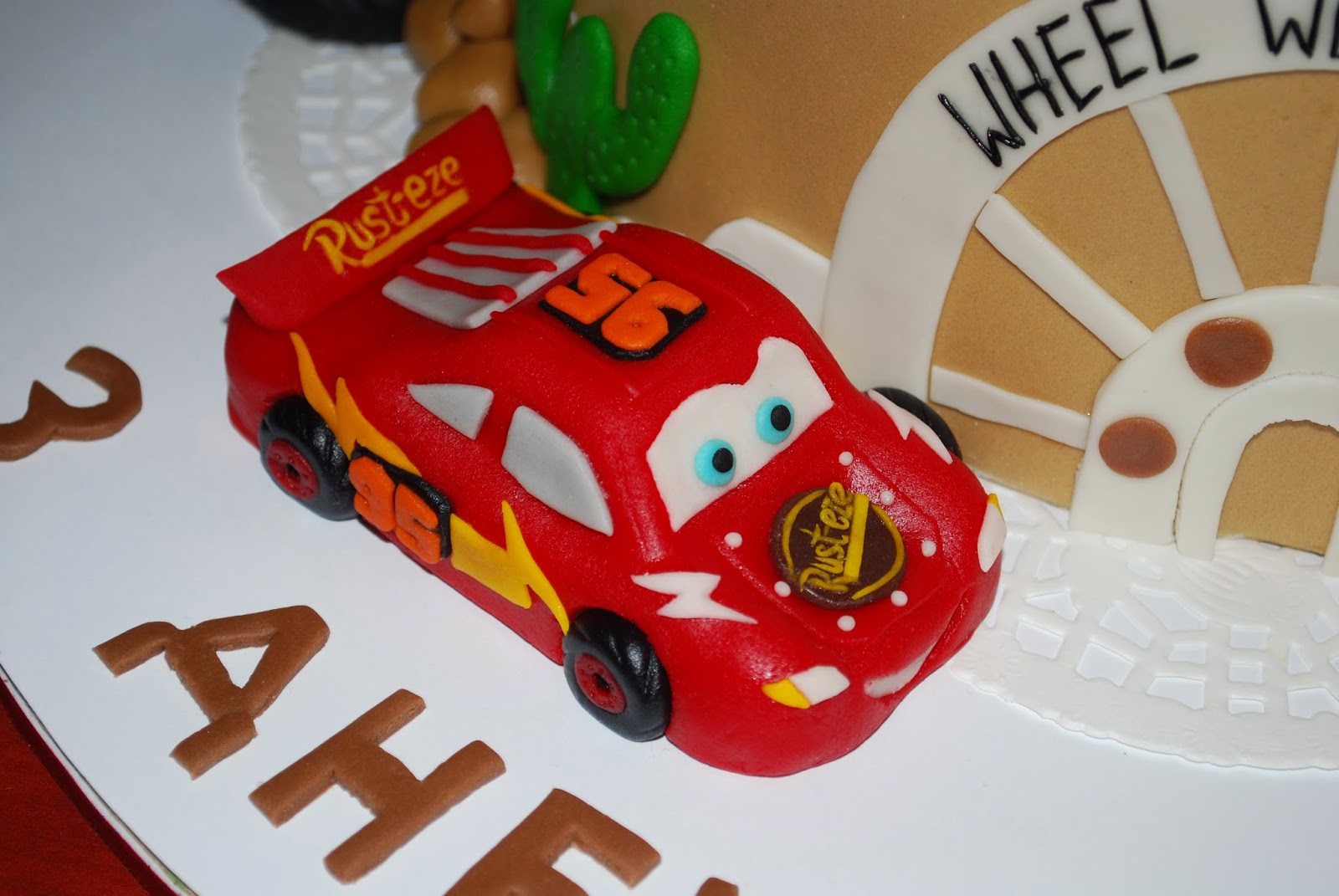 Bakery & Handmade: Машинка "Макквін" - МК №2 до торта "Тачки 2"