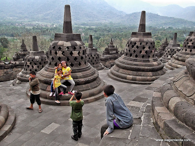 Topo do monumento Borobudur e suas stupas
