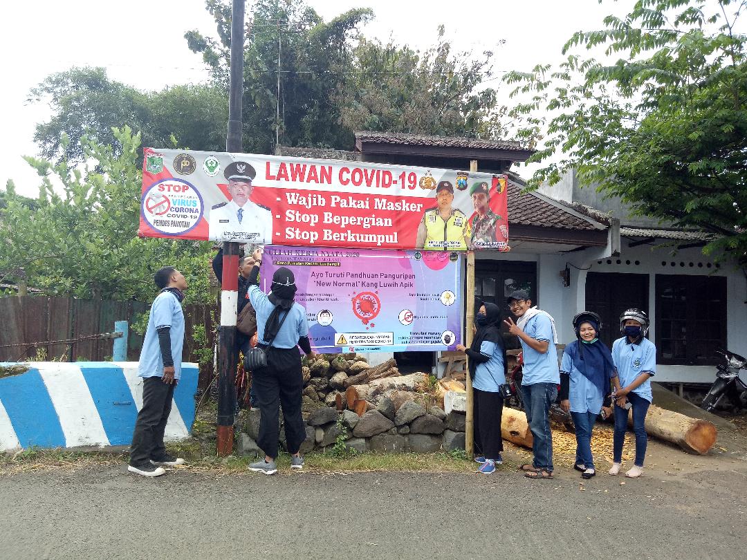 Edukasi New Normal Mahasiswa Kkn Um Pasang Banner Dan Poster Di Desa Pamotan Kridha Rakyat