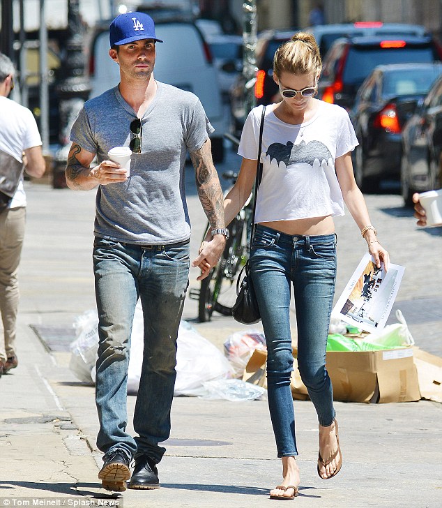 Behati+Prinsloo+and+Adam+Levine+House+Hunting+in+NYC.jpg