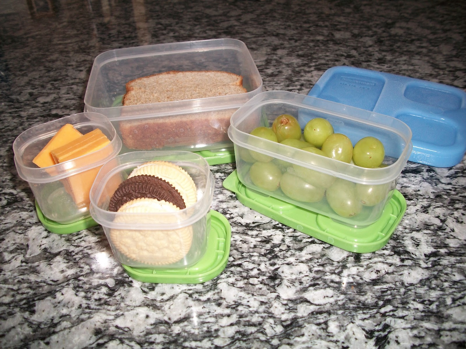 Rubbermaid Lunch Blox Snack Kit - Lunch Box Food Containers - Comes with 1  Ice Pack, 2 Small, and 1 Long Container - Great