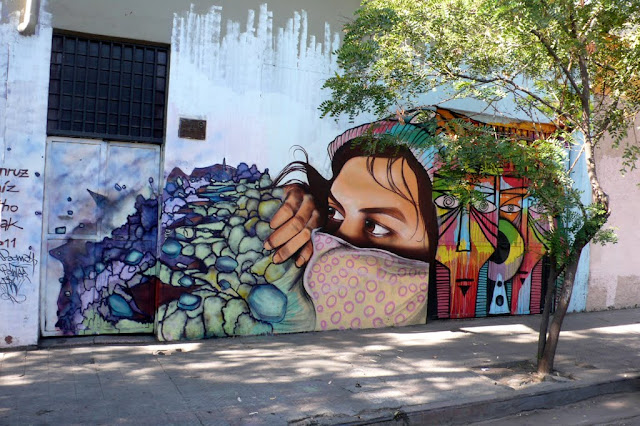 street art santiago de chile bellavista arte callejero izak