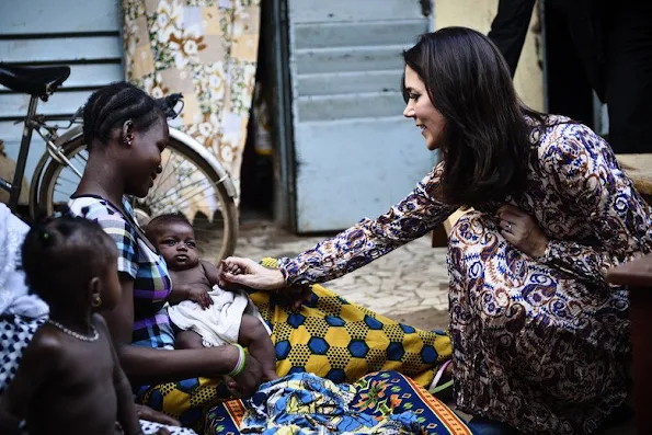 Crown Princess, a 15 years old young mother visited Mouniratou. Mouniratou lives with the grandfather and aunt of the girl