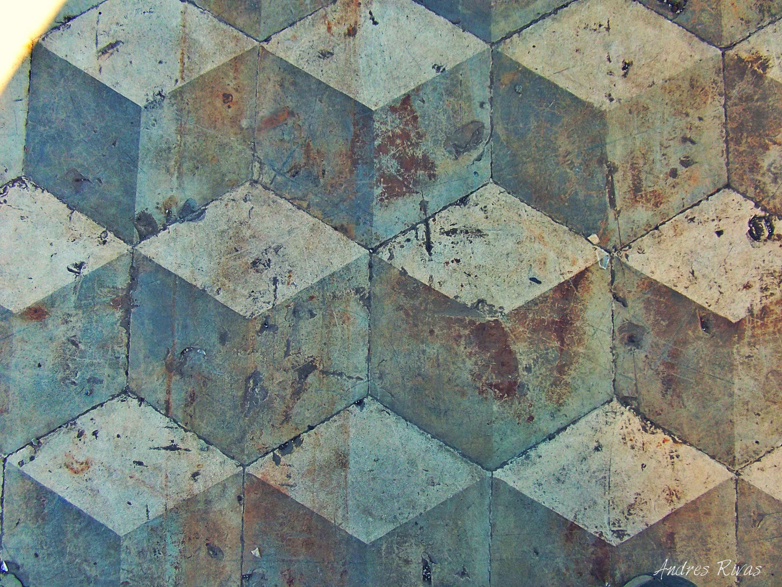 ARTÍCULO: UN EXTRAÑO EDIFICIO SE ALZA EN LA COSTA