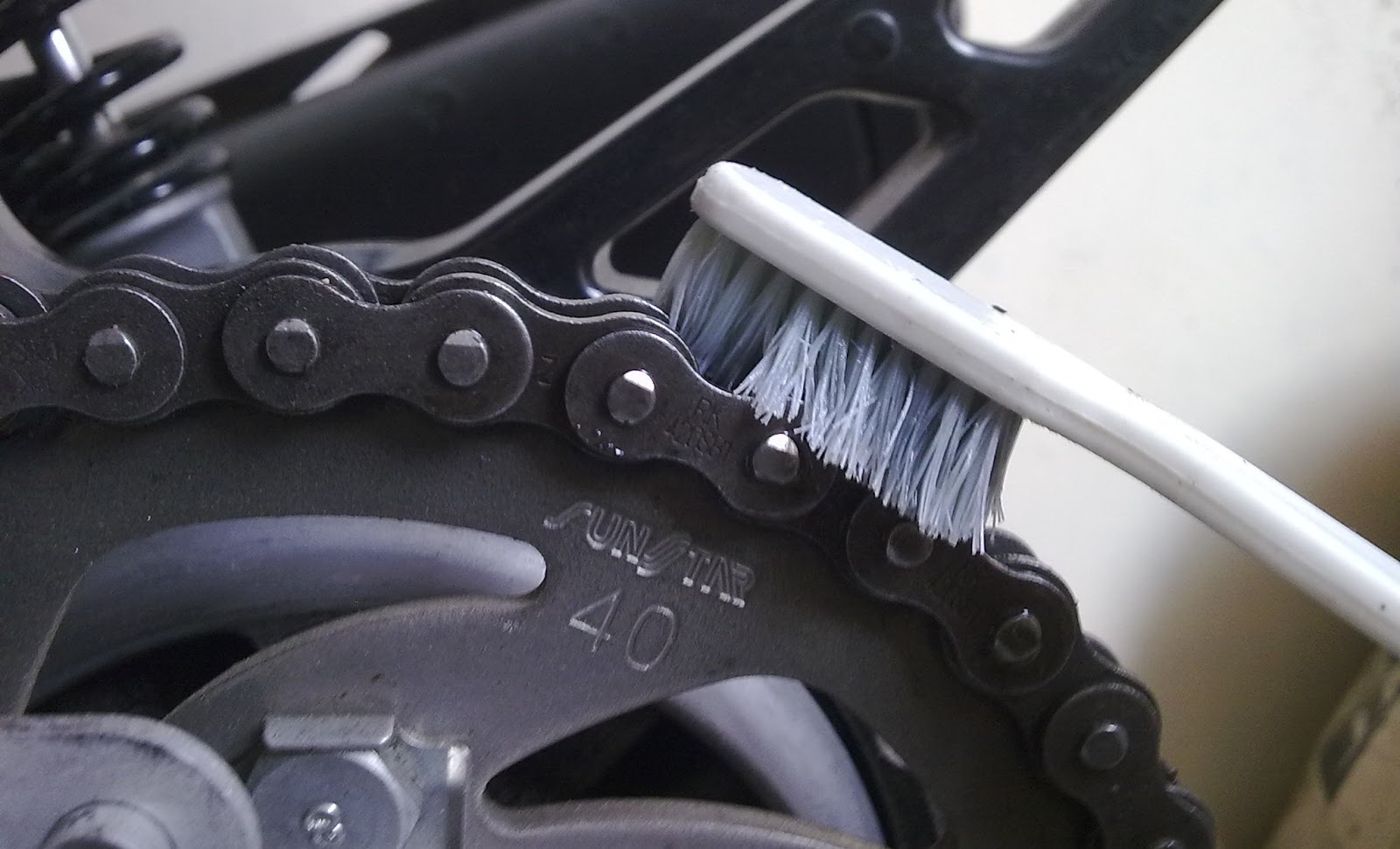 Ini Cara Membersihkan Rantai Sepeda Motor Ala Sobat Motor