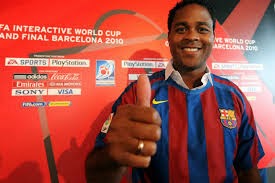 Kluivert se ve entrenando al FC Barcelona