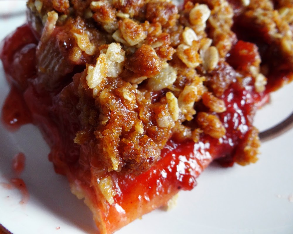 Vegan Strawberry-Rhubarb Pie with Crumb Topping ~ Kitchen ...