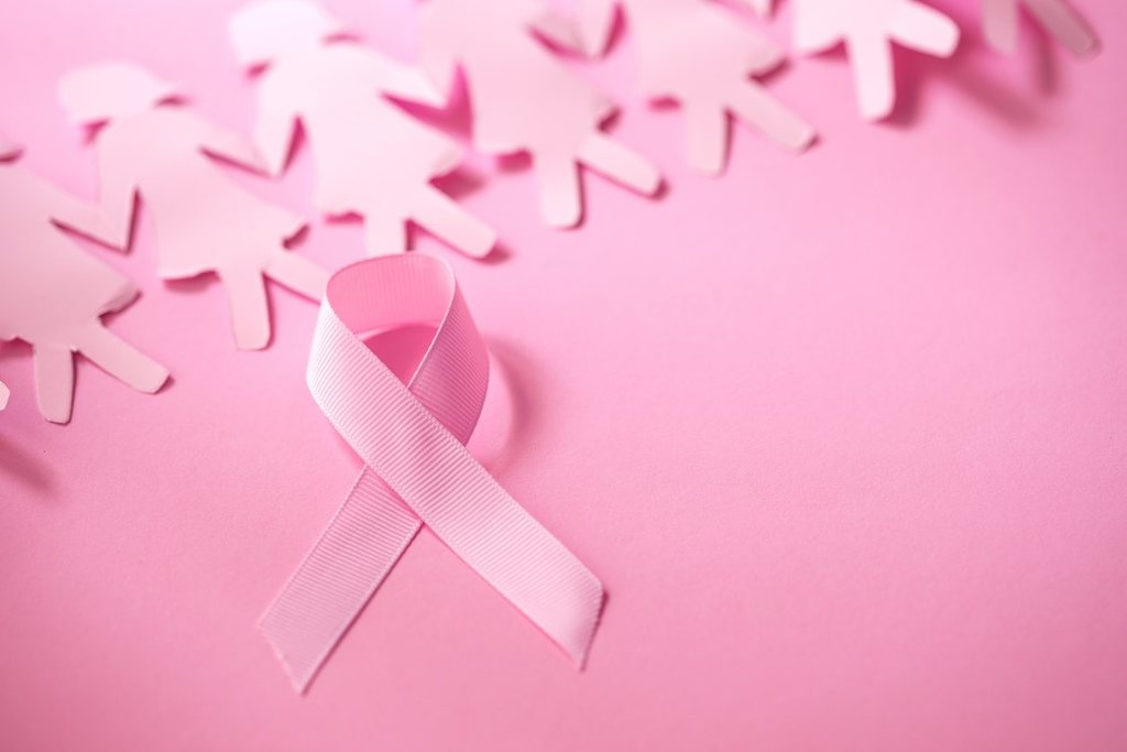 Outubro Rosa é uma campanha com o objetivo de conscientizar sobre a importância da prevenção e diagnóstico precoce do câncer de mama