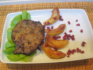 Ceafa de porc cu gutui caramelizate si rodie