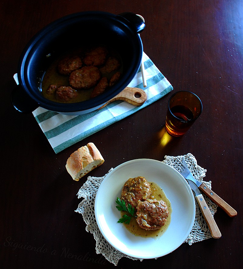 Siguiendo a Nenalinda Filetes Rusos en salsa en olla de cocción lenta