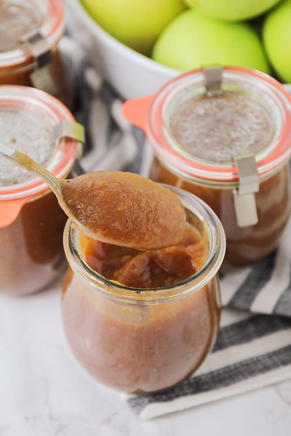 This instant pot apple butter tastes fantastic and is so quick and easy to make!