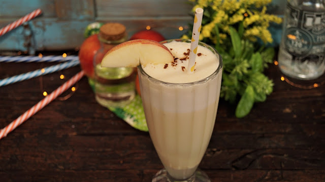 CÓCTEL DE MANZANA CON HELADO DE VAINILLA