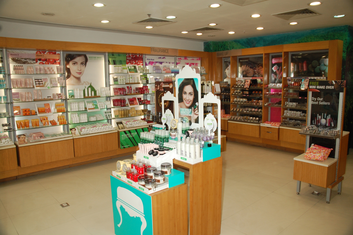 Indian Beauty Central Dia Mirza at The Body Shop Select City walk unveils Top 10 Iconic products!