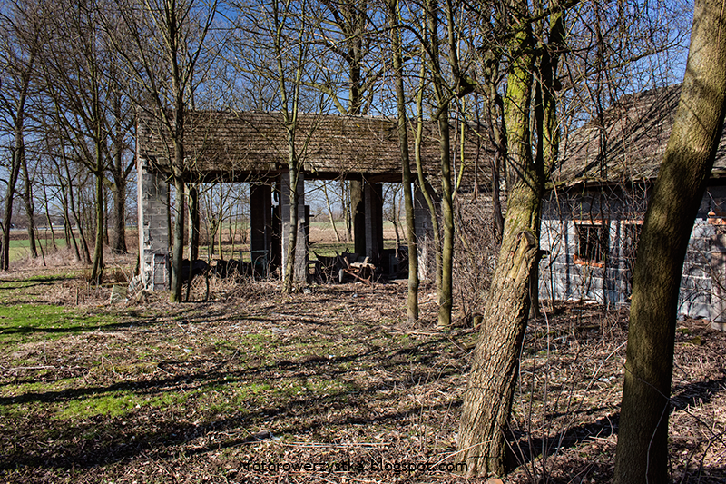 opuszczony dom, świętokrzyskie, rowerem