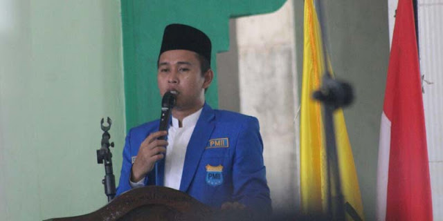 PB PMII Kritik Jokowi : Tuntut Transparan Ungkap Kasus Kematian 6 Laskar dan Gegabah Bubarkan FP1 PB PMII Kritik Jokowi : Tuntut Transparan Ungkap Kasus Kematian 6 Laskar dan Gegabah Bubarkan FP1